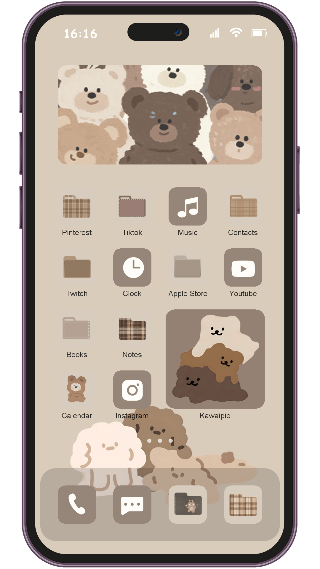 Bear Cute theme pack applied on smartphone home screen
