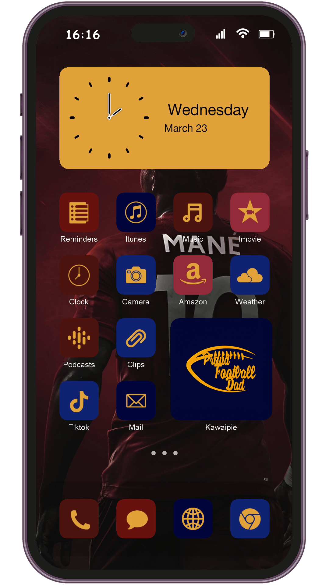 Football E theme pack applied on smartphone home screen